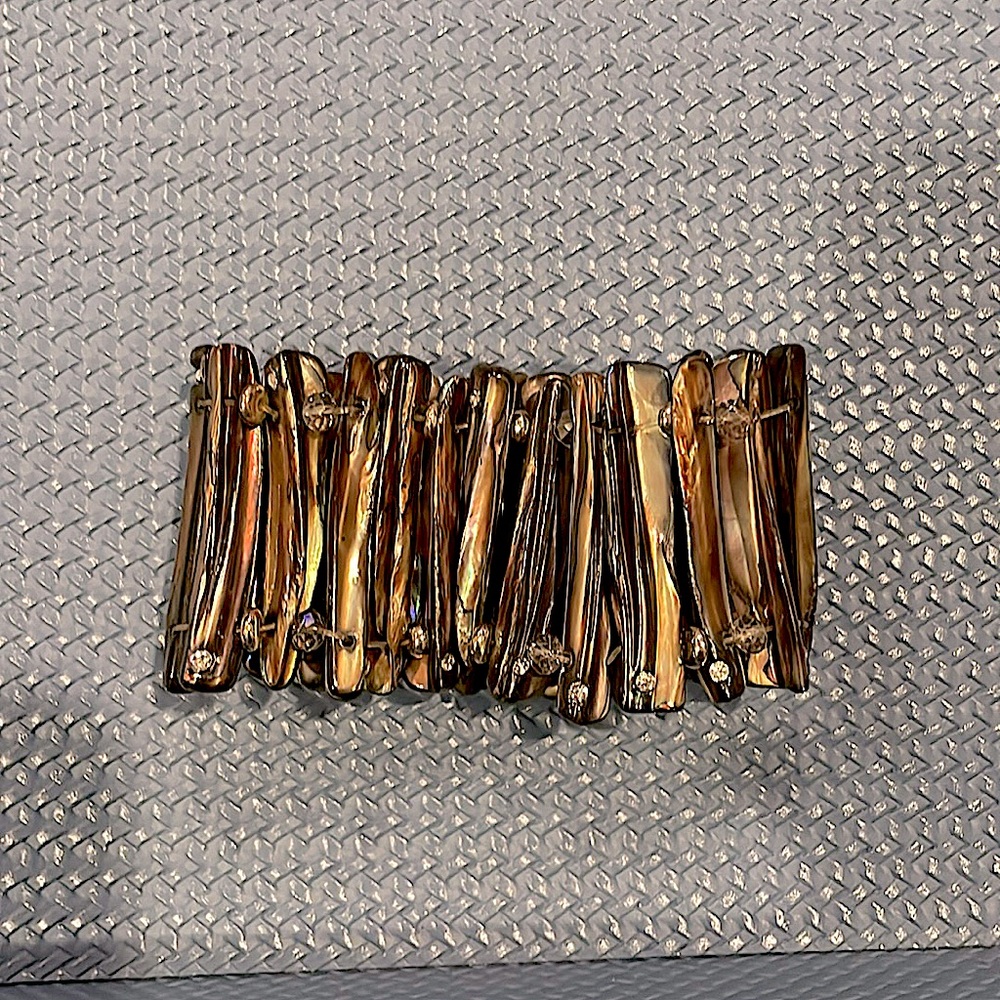 🪸 NWOT Shell Stretch Bracelet 🪸
